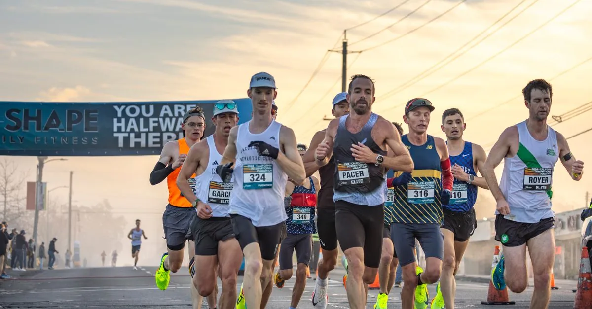 会話できるペースで並んで走るランニング初心者