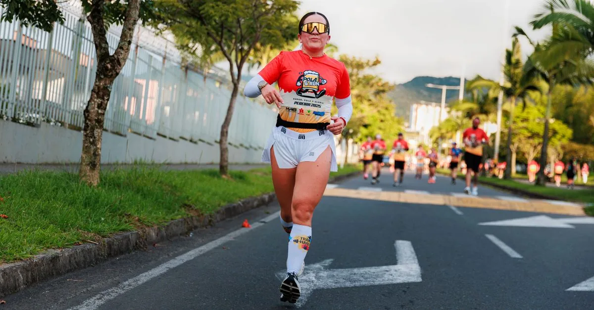 生理中 ランニングを続けるか症状で判断する女性ランナー