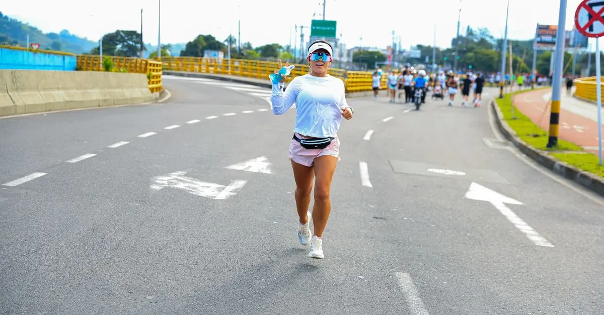 河川敷でウォーキングからゆっくりしたランニングへ移る初心者